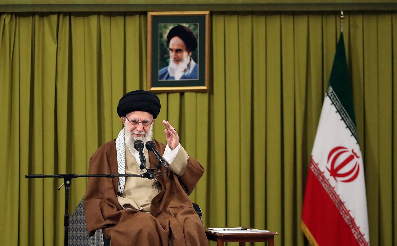رهبر انقلاب: راه‌های آموختن و گزاردن نماز را برای نسل نو هموار کنید