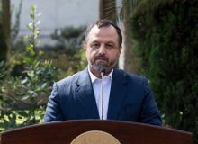 خاندوزی: بهبود کفایت سرمایه بانک‌های دولتی به ۱۴۰ هزارمیلیارد تومان می‌رسد