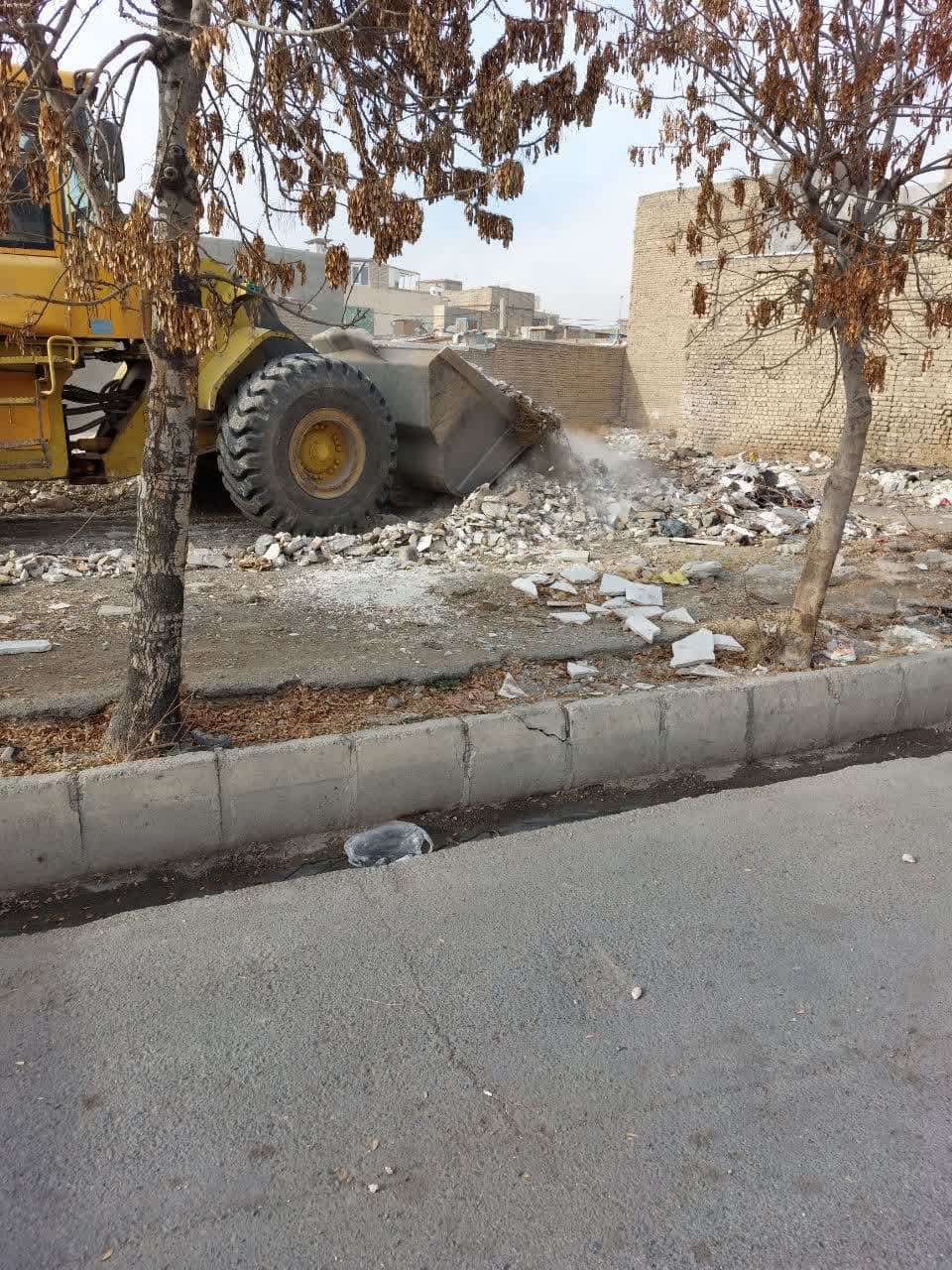 طرح جمع آوری و پاکسازی نخاله ها ساختمانی خیابان های منتهی به آرمستان حسین رضا ، فکوری ،شهرک برق درسطح ناحیه ۲ شهرداری ورامین