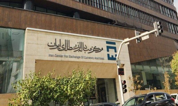 مرکز مبادله ارز و طلا، نمایشی است؛ قیمت طلا با دستور کنترل نمی‌شود!