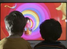 ساعت‌های طولانی تماشای فیلم مانع رشد کلامی کودکان نوپا می شود