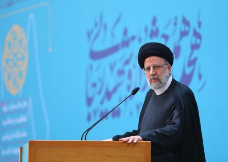 نخبگان باید نقشی موثر در رشد و پیشرفت کشور ایفا کنند