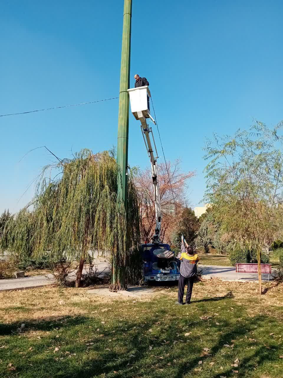 اصلاح و تأمین روشنایی ۳۵ بوستان و معبر شهرقدس در سال ۱۴۰۲