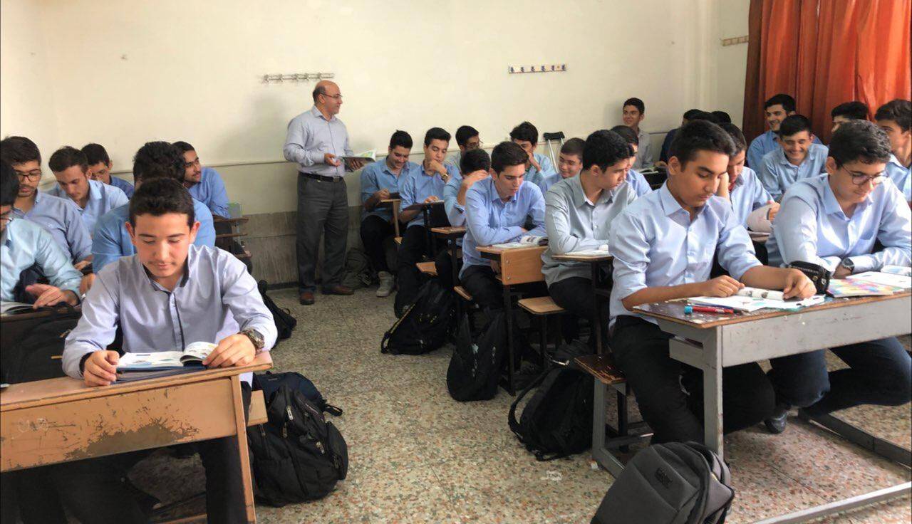کمک به دانش‌آموز یا پوشاندن ضعف آموزش مدارس؟