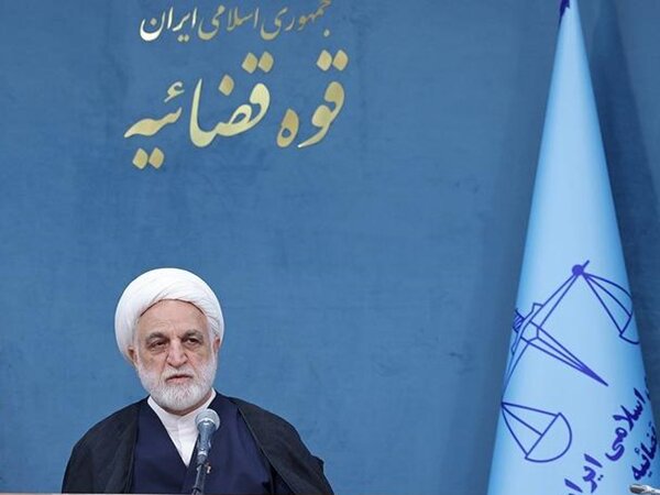 قاضی باید اهل مشورت باشد