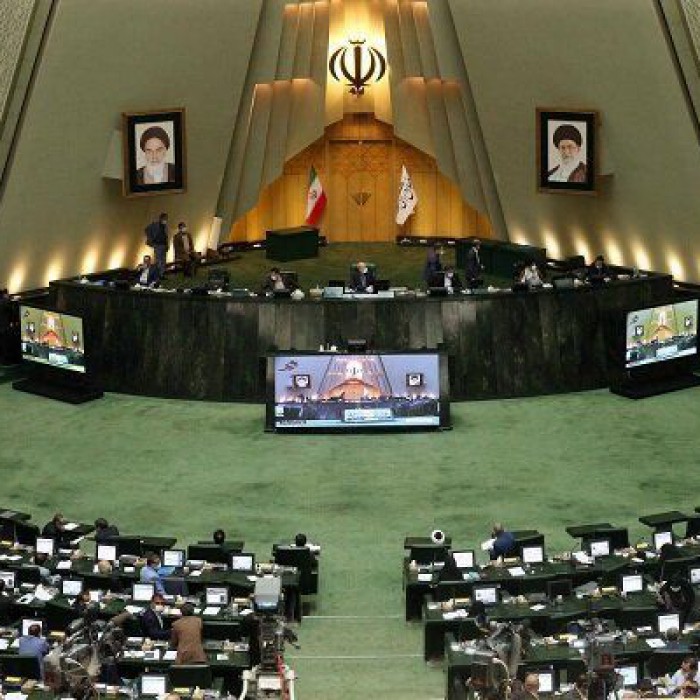 مجلس باید با قید فوریت برای کاهش نرخ ارز جلسه بگذارد
