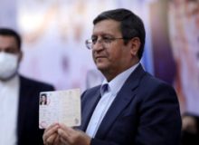 عبدالناصر همتی با حضور در ستاد انتخابات کشور در انتخابات ریاست جمهوری ثبت نام کرد