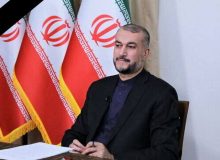 ایستادگی دیپلمات بلندقامت برابر فشارها و هجمه‌ها