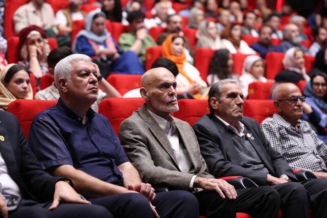 شبی برای ابوالفضل جلیلی، جمشید هاشم‌پور   و سعید آقاخانی در اختتامیه جشنواره   فیلم اقوام