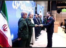 تقدیر فرمانده سپاه خوزستان از مدیر روابط عمومی شرکت فولاد اکسین