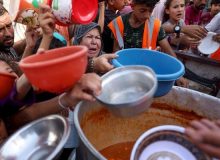 گرمای سوزان درد و رنج مردم غزه را   در چادرها تشدید می‌کند