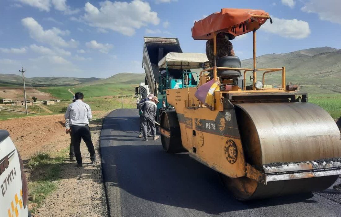 اجرای روکش آسفالتی محور روستایی قره‌بلاغ