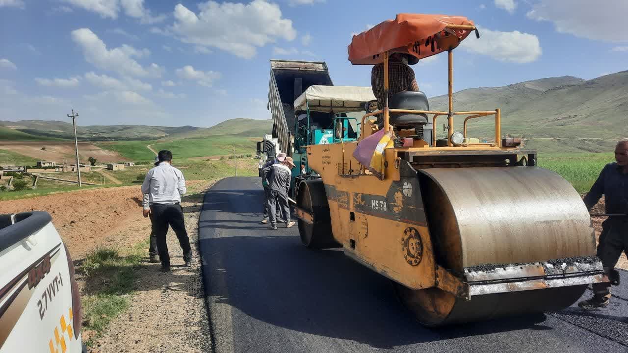 اجرای روکش آسفالتی محور روستایی قره‌بلاغ