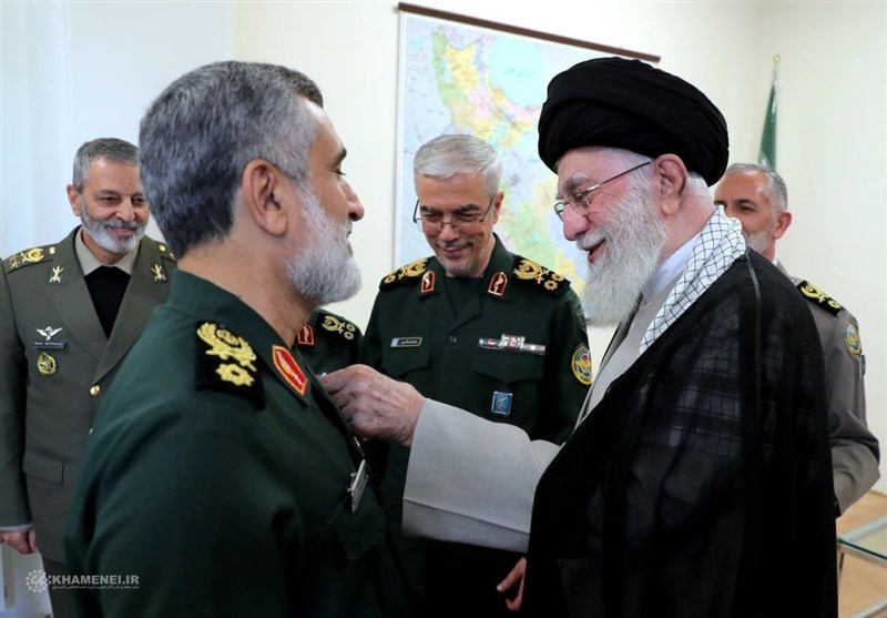 اعطای «نشان فتح» به سردار حاجی‌زاده