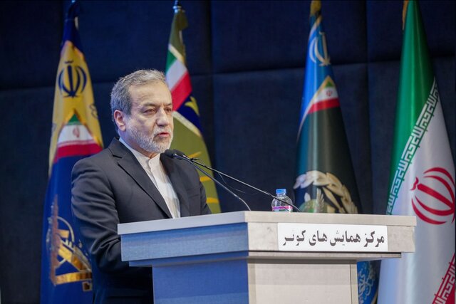 دیپلماسی و میدان نقشی مکمل برای یکدیگر دارند