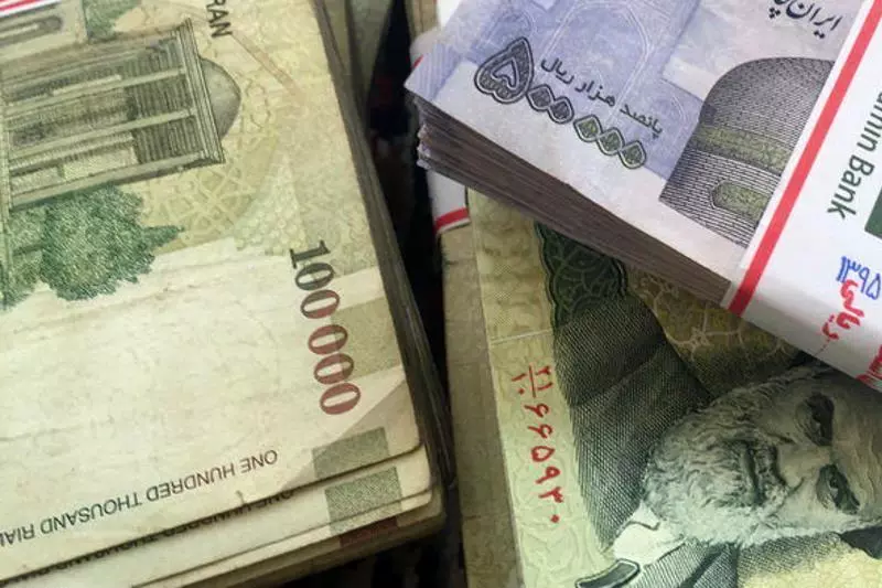 نگرانی یک اقتصاددان از رکوردشکنی دوباره نرخ ارز/  قنبری: تیم اقتصادی دولت بیش از حد دچار انفعال است