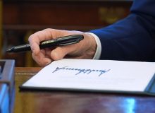 بخشنامه تحریمی ترامپ، تیری به پنجره نیمه باز دیپلماسی با ایران