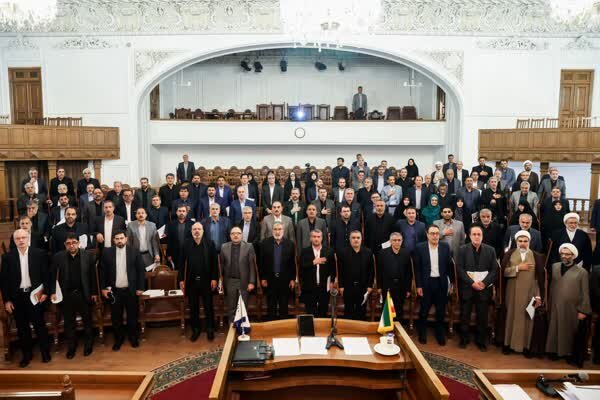 مسیر قالیباف و یارانش از پایداریچی ها جدا می شود؟ /  سایه انشعاب بر سر «فراکسیون انقلاب اسلامی»