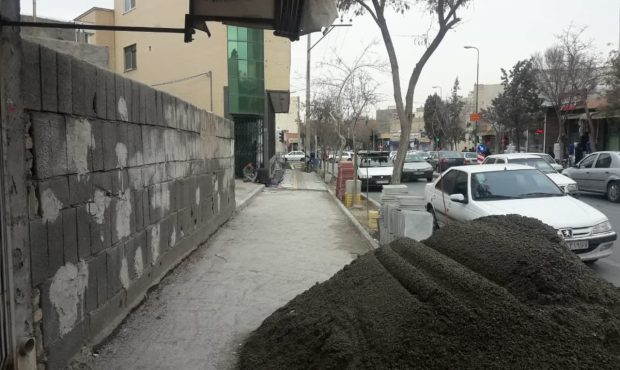 پیشرفت ۳۰ درصدی پیاده‌روسازی خیابان مولوی