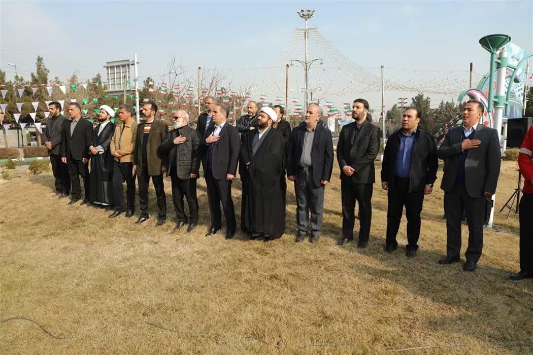 به مناسبت دهه مبارك فجر: پرچم مقدس جمهوری اسلامی ایران در شهر اندیشه به اهتزاز درآمد