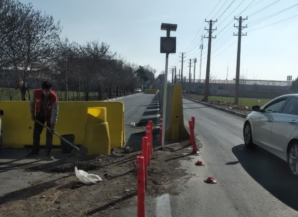 نصب چراغ چشمک زن راهنمایی در خیابان سدید