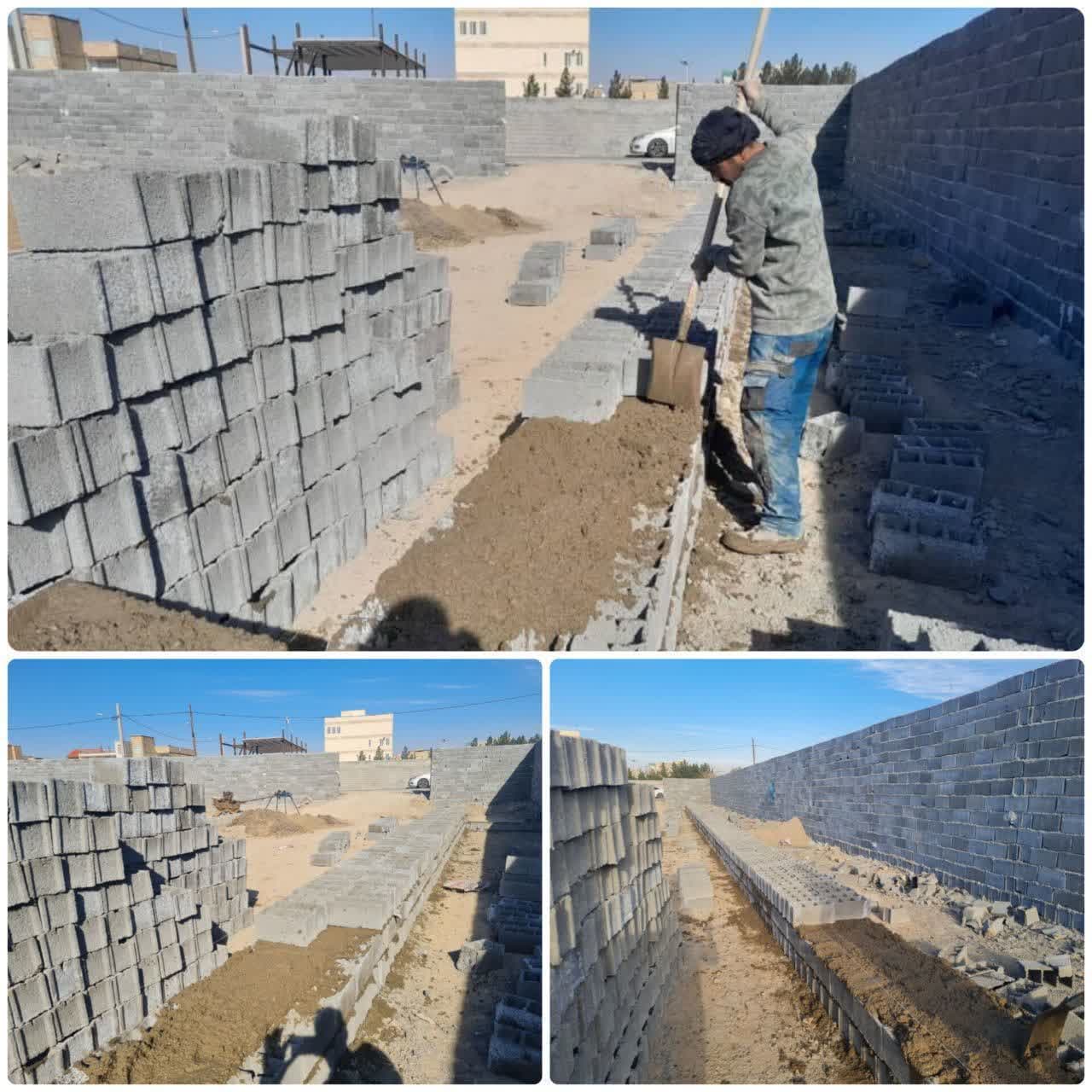 اولین زمین چمن مصنوعی کیکاور در حال تکمیل شدن/ عملیات اجرایی احداث سکوهای تماشاگران