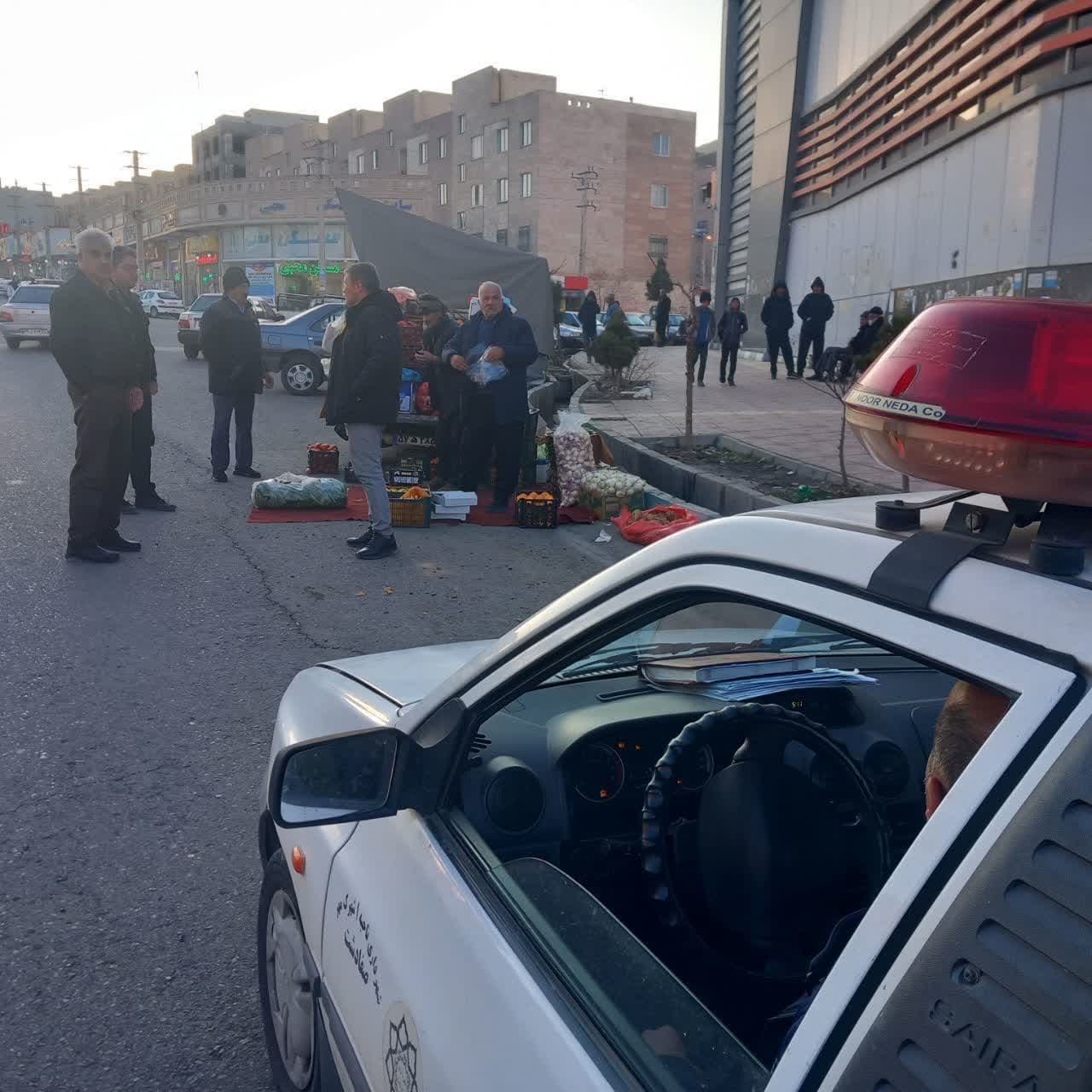 پاکسازی و رفع سدمعبر در شهر صفادشت و شهرک امیددر حال اجرا است