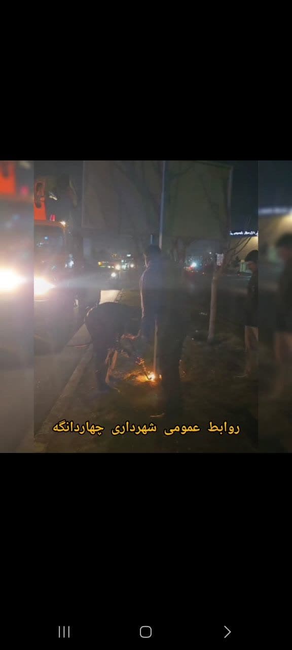 جمع‌آوری تابلوهای غیر مجاز تبلیغاتی و رفع سد معبر در شهر چهاردانگه