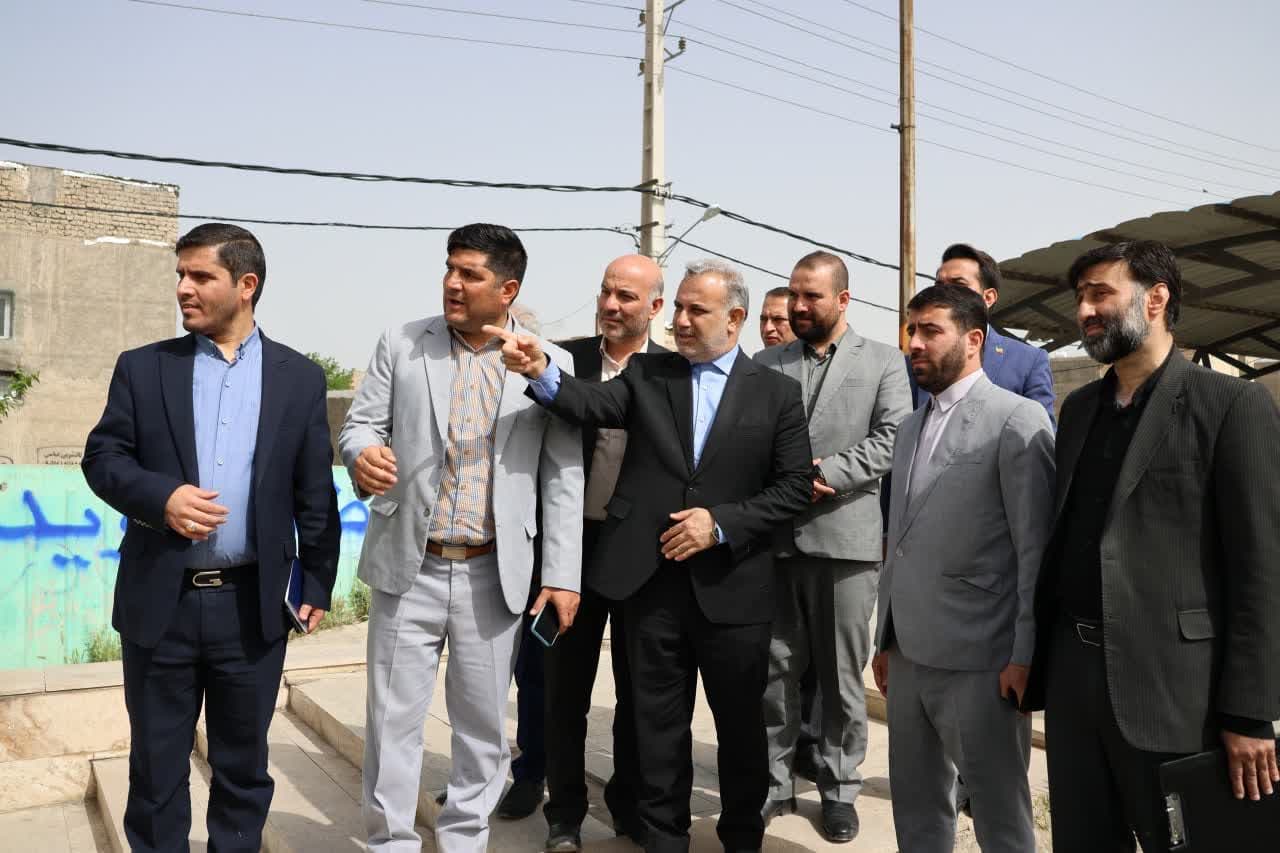 تأکید سرپرست فرمانداری بهارستان بر ایمن سازی حاشیه راه آهن در محدوده نسیم شهر
