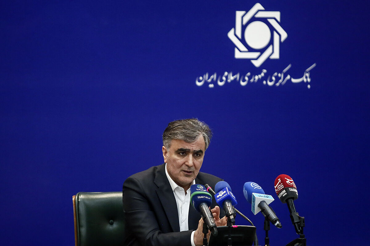 رئیس کل بانک مرکزی :نیازی به استفاده از سوئیفت نداریم! / فعالیت‌های بانکی مستقل از مذاکرات ایران و آمریکاست!