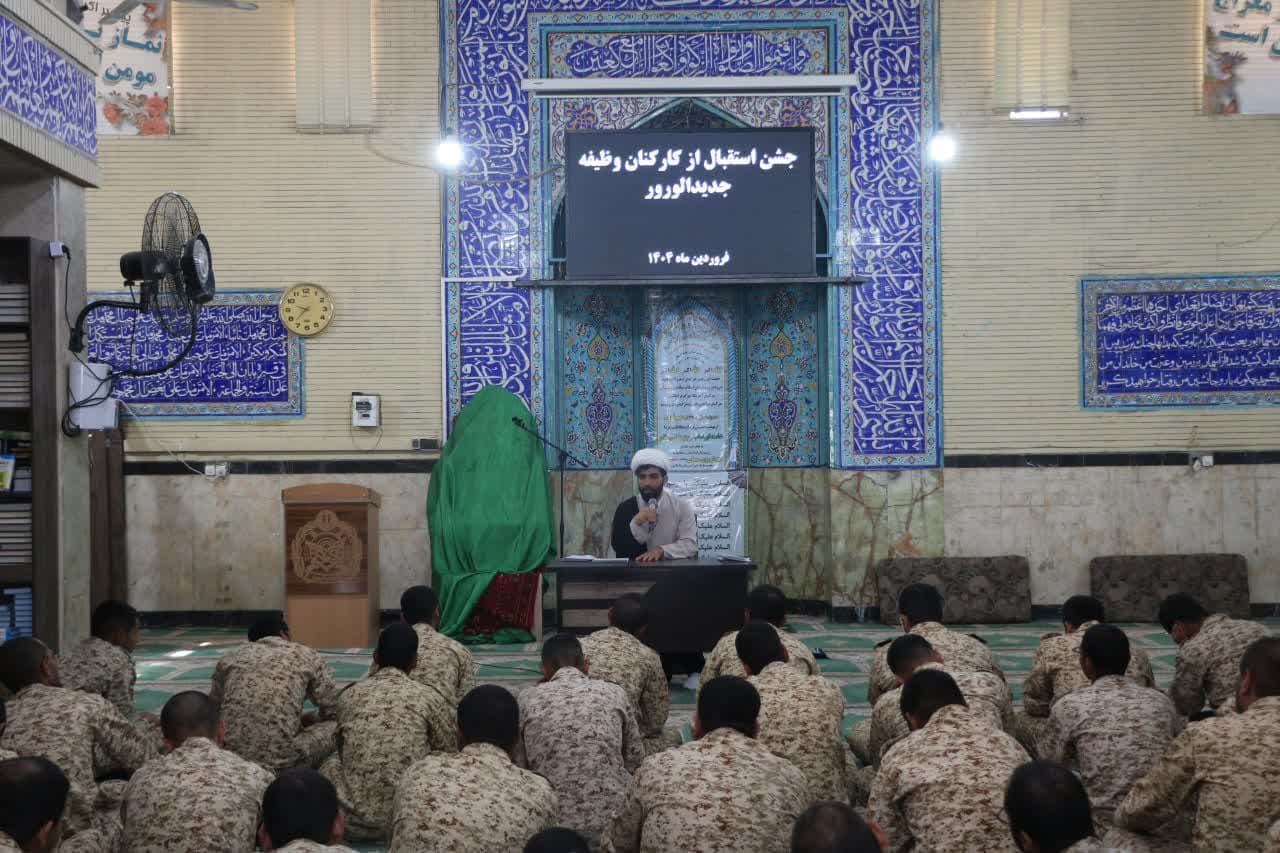 مراسم جشن استقبال از کارکنان وظیفه جدید الورود در گروه۴۴ توپخانه نزاجا انجام شد.