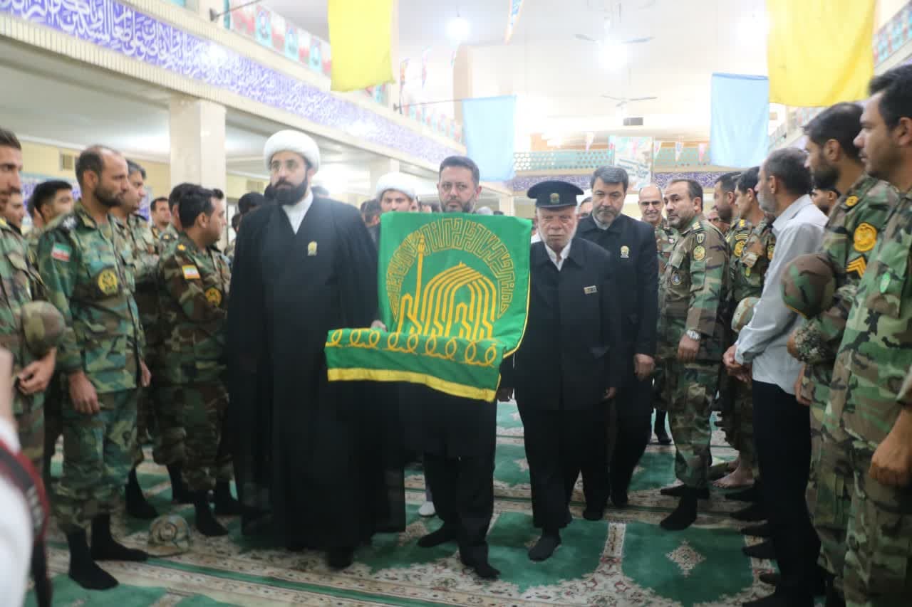 خادمان حرم امام رضا (ع) گروه۴۴ توپخانه نزاجا را نورانی کردند.