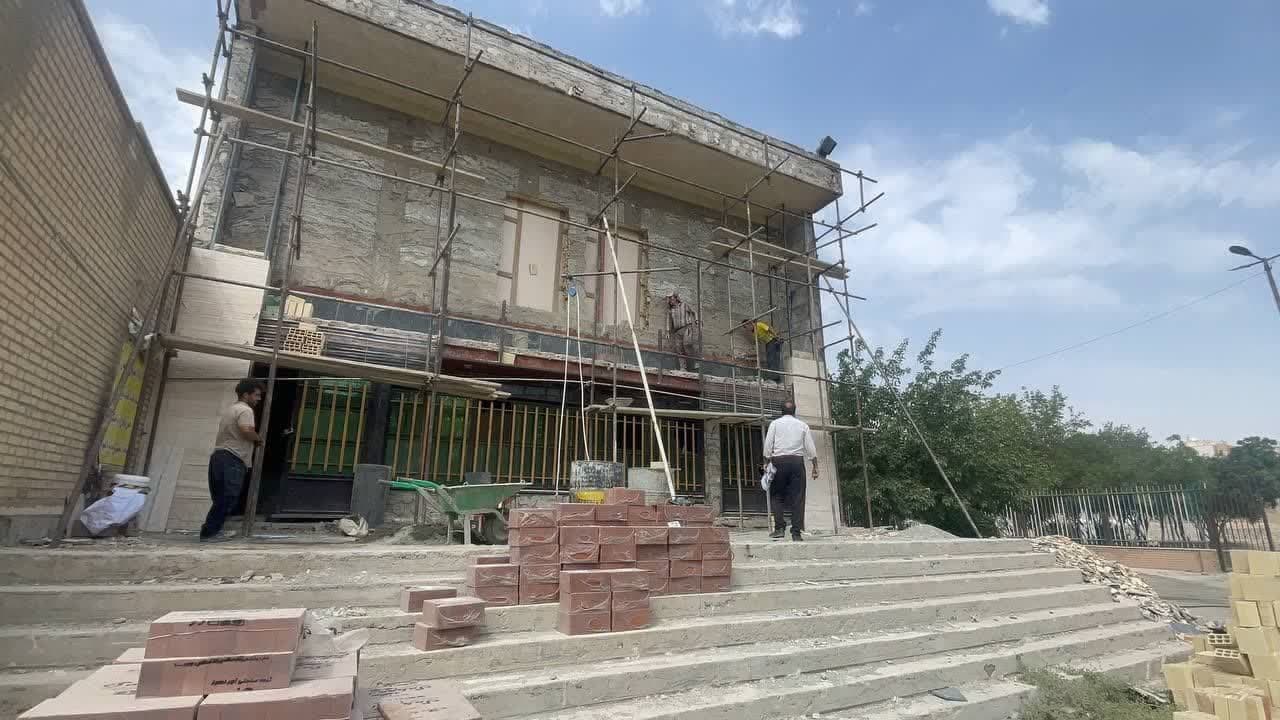 بهسازی و تجهیز سالن آمفی‌تئاتر عترت توسط شهرداری گلستان؛ احیای فضاهای فرهنگی در بوستان فدک