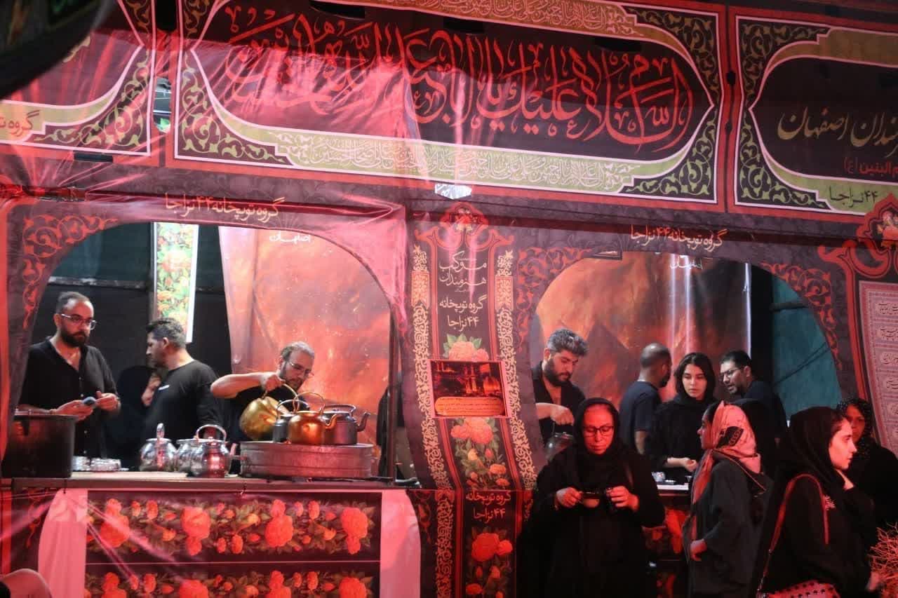 موکب گروه ۴۴ توپخانه نزاجا به مناسبت ایام محرم و خدمت رسانی به مردم برپا شد.