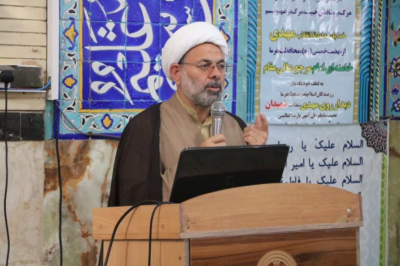 آشنایی با مفاهیم دفاع مقدس و انس با قرآن، از ارکان اصلی تربیت معنوی سربازان است