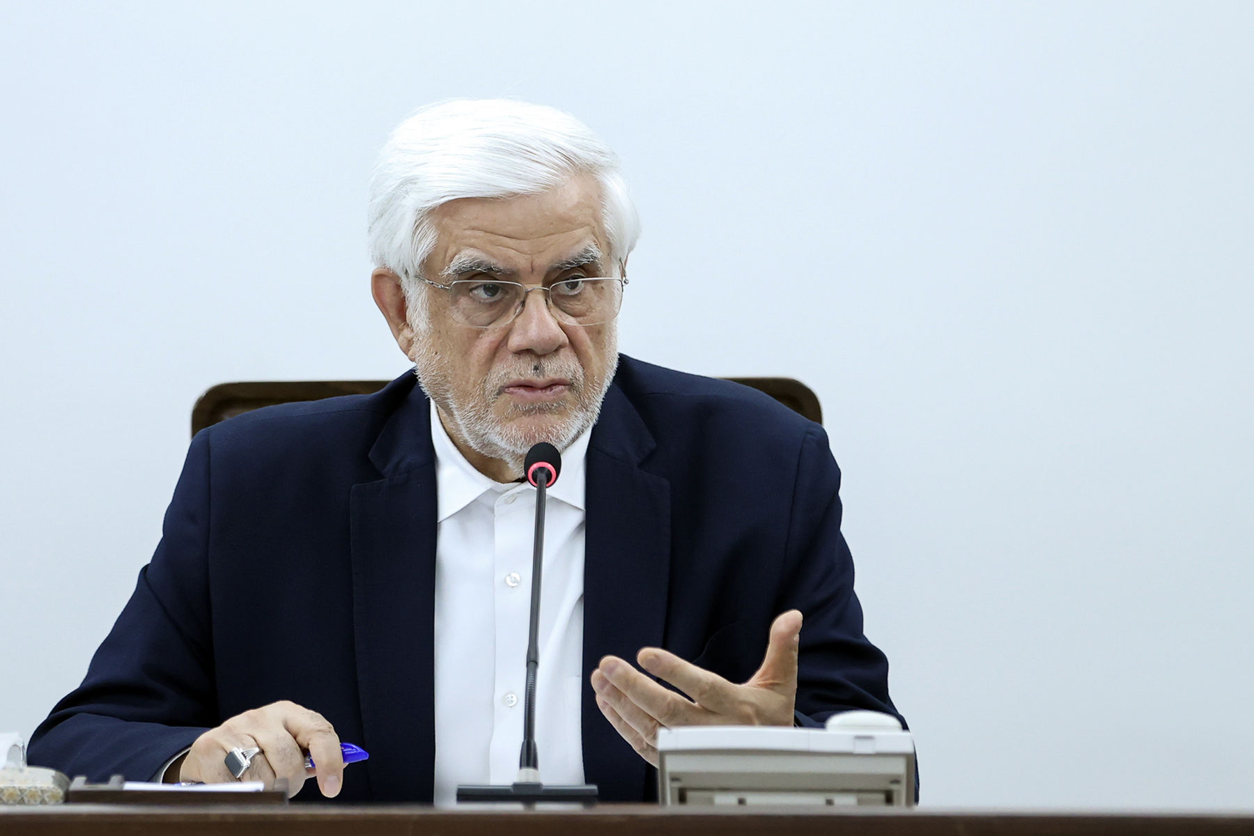 عارف:مردم ایران لیاقت هر جانفشانی را دارند