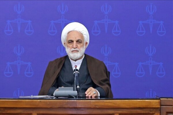 رئیس قوه قضاییه: اینکه عده‌ای راه‌ حل مشکلات کشور را آمریکا می‌دانند مایه شگفتی است
