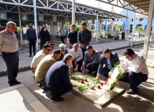 غبار روبی مزار شهدا توسط مسئولین نفت و گاز مارون