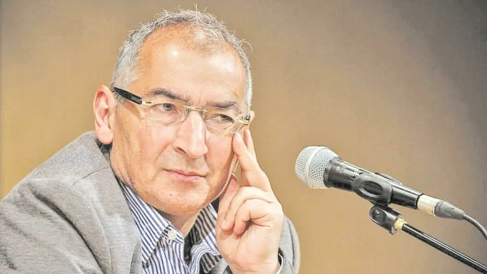 منافع ملی قطبنمای سیاست باشد
