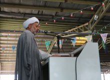 سخنرانی رئیس عقیدتی سیاسی گروه ۴۴ توپخانه نزاجا پیش از خطبه‌های نماز جمعه خمینی‌شهر به مناسبت سالروز تاسیس سازمان عقیدتی سیاسی
