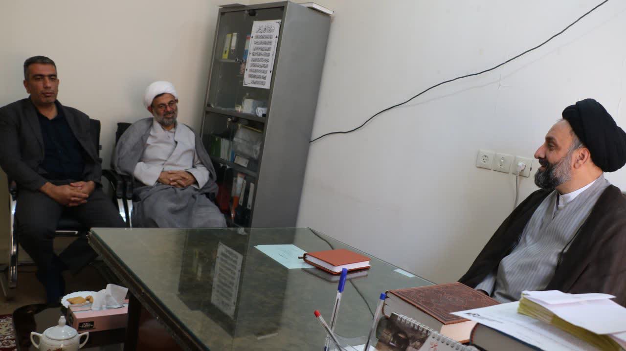 تعامل و همکاری مشترک گروه ۴۴ توپخانه نزاجا با دفتر امام جمعه و ستاد برگزاری نماز جمعه شهرستان خمینیشهر انجام شد