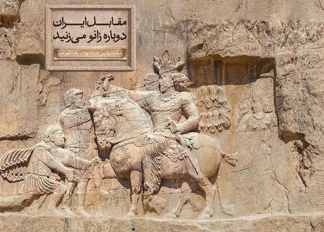 مجسمه تازه میدان انقلاب و چند ایراد
