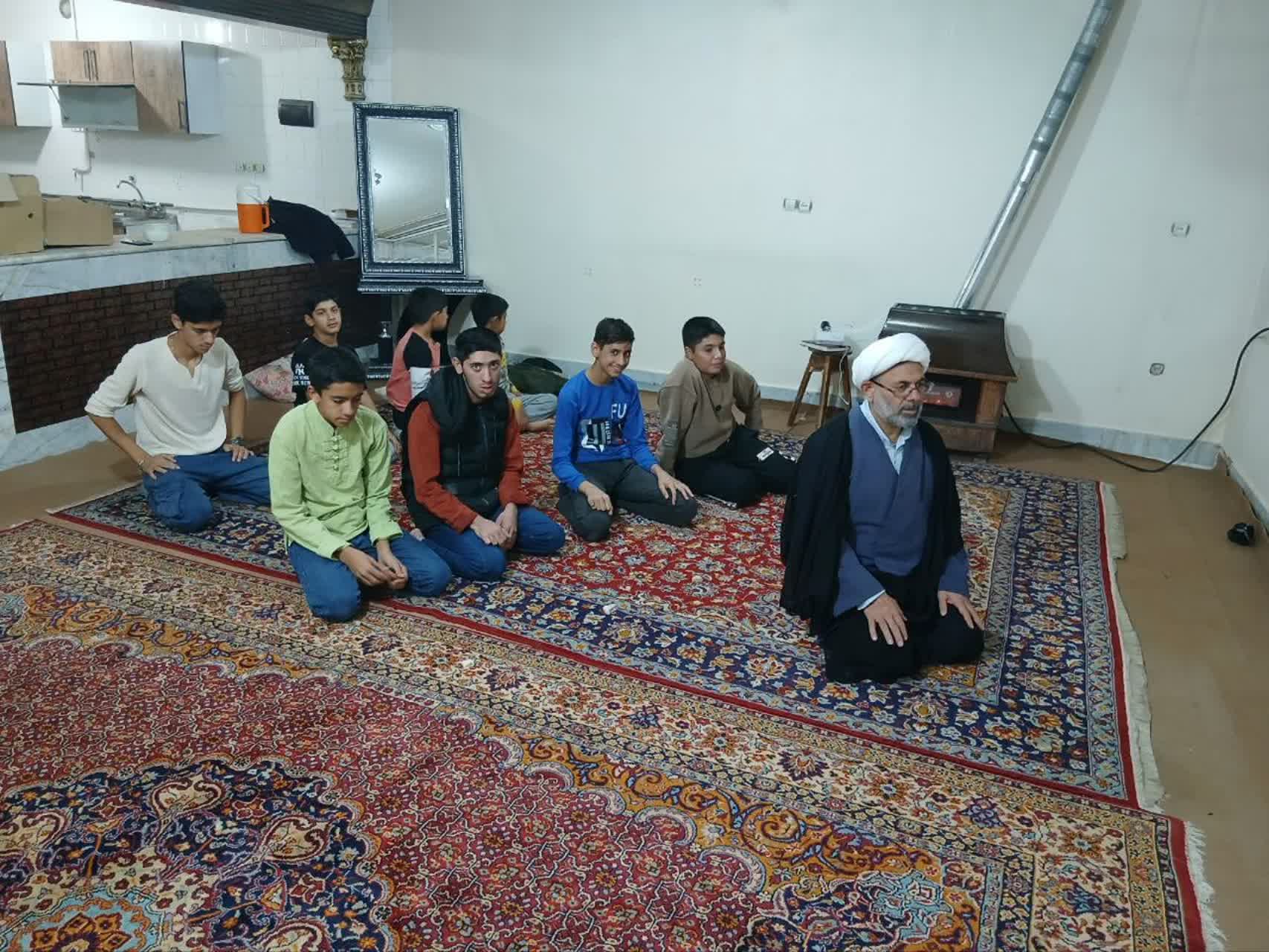 آموزش نماز؛ زیربنای تربیت دینی و تقویت هویت معنوی فرزندان کارکنان