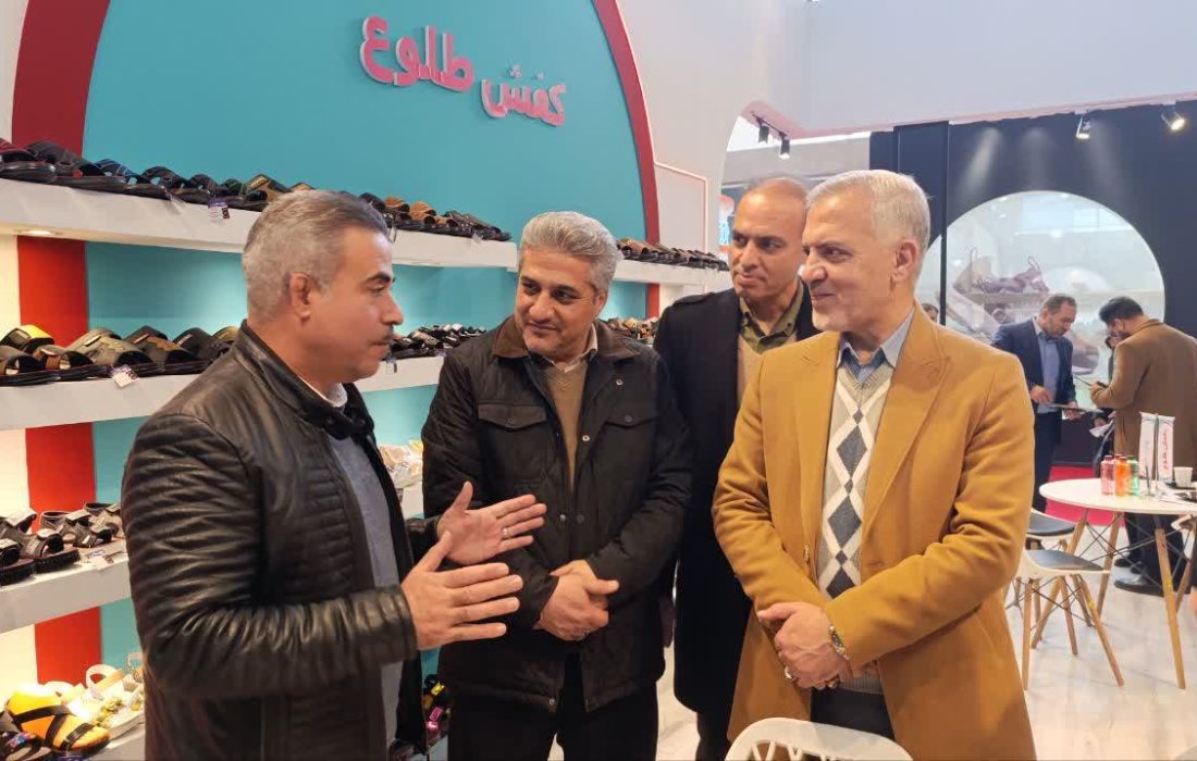 تأکید فرماندار بهارستان بر رفع موانع تولیدکنندگان کفش در بازدید از نمایشگاه تخصصی شهر آفتاب