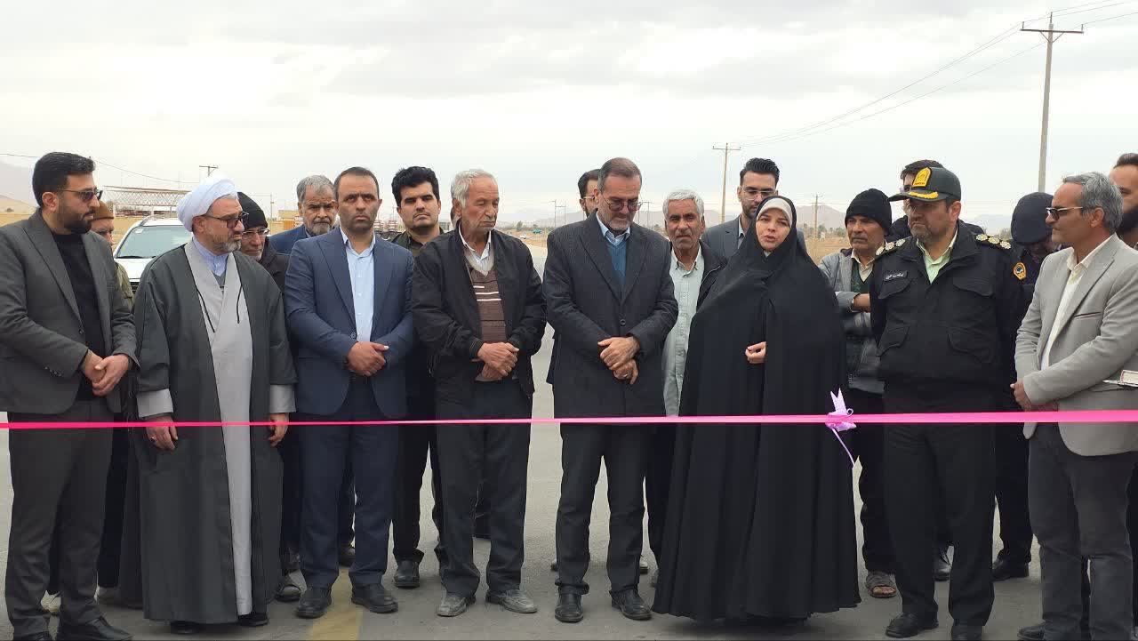 آیین افتتاح و بهره‌برداری از بلوار سپهبد شهید حاج قاسم سلیمانی، خیابان امام خمینی(ره) و معابر روستای چاهملک شهرستان خور و بیابانک