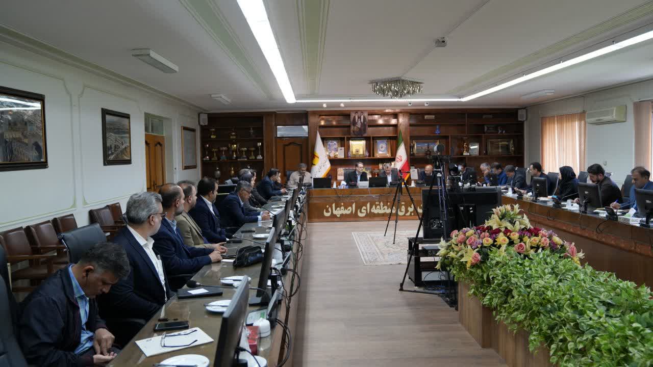 اصفهان همچنان صدرنشین رتبه توسعه نیروگاههای خورشیدی کشور