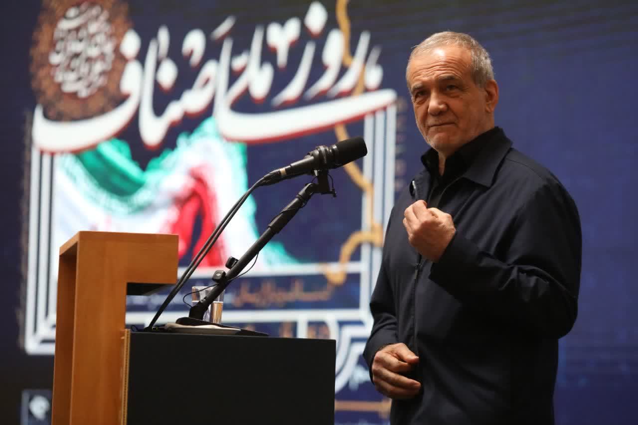 همایش روز ملی اصناف با حضور رئیس‌جمهور برگزار شد