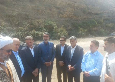 رئیس فدراسیون فوتبال و مدیرکل ورزش و جوانان مازندران از زمین فوتبال در دست احداث مرزن آباد بازدید کردند
